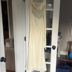 Elegant Soft Yellow Strapless Maxi Lace Dress